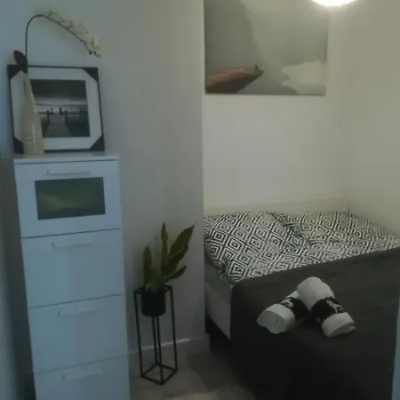 Apartment Obroncow Wybrzeza *
